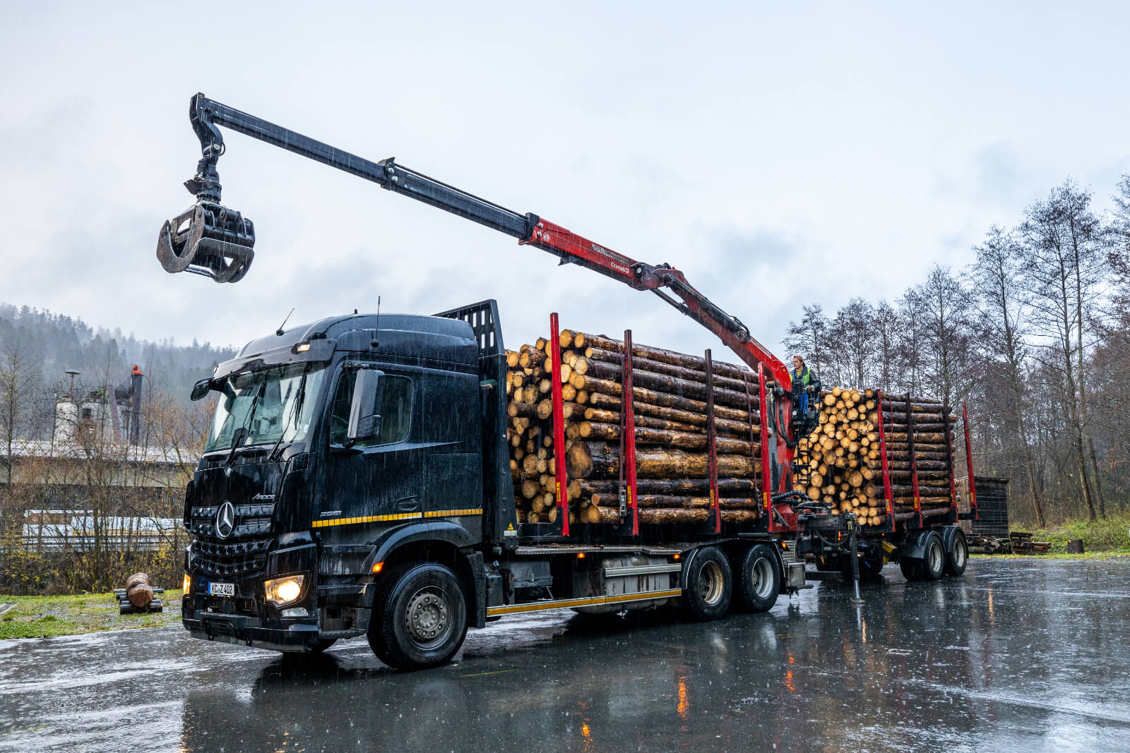 Effizient und nachhaltig mit dem Holzladekran TZ 13.2